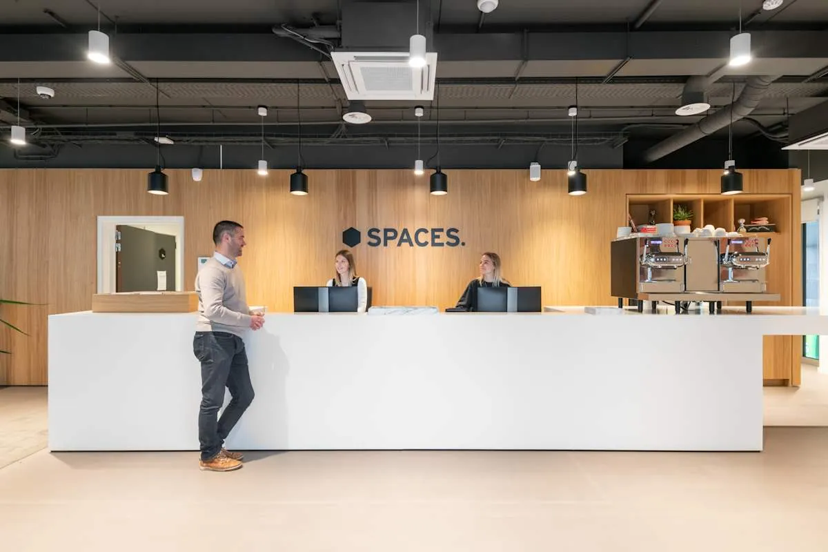 Office space for rent: Rue des Guillemins 139, Liège