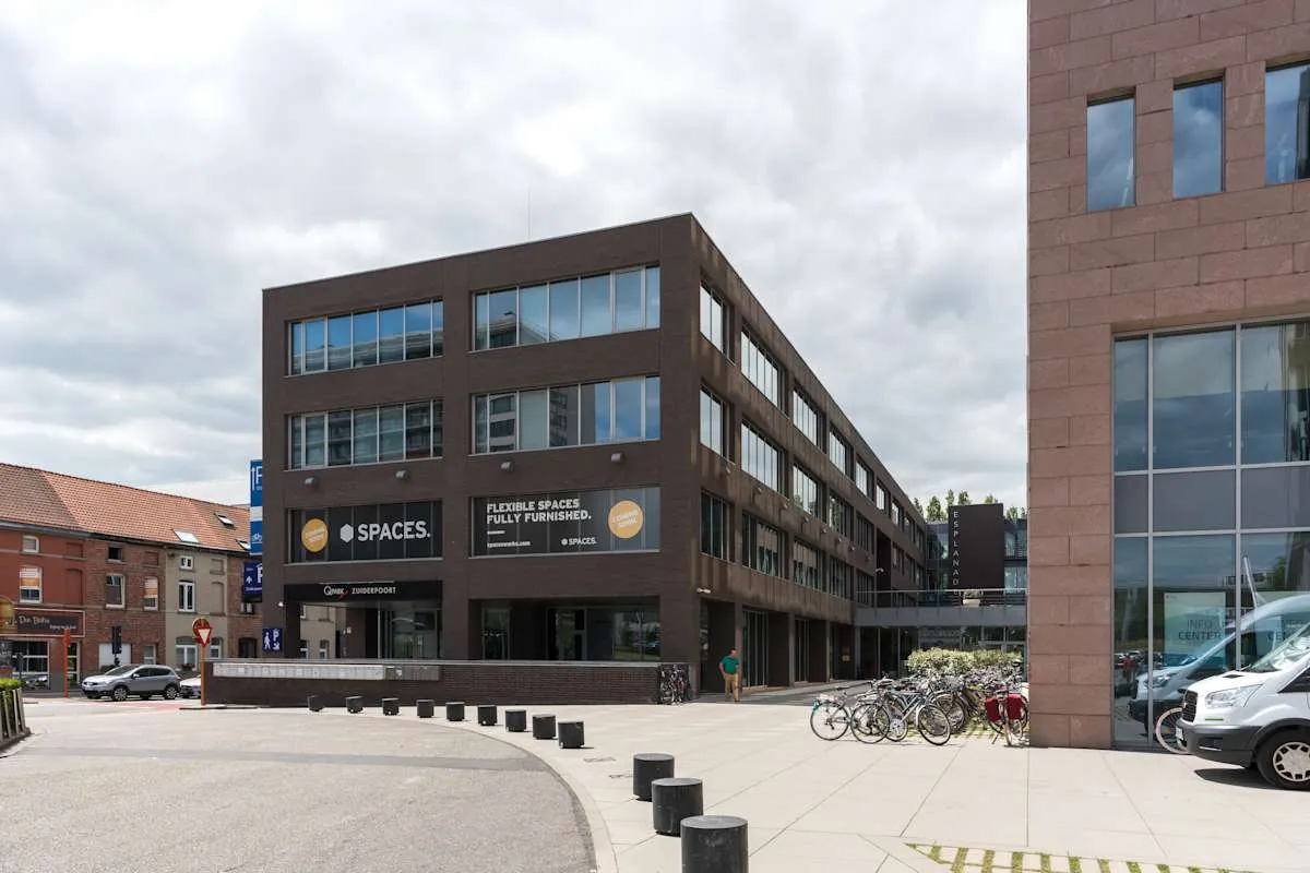 Office space for rent: Gaston Crommenlaan 8, Ghent