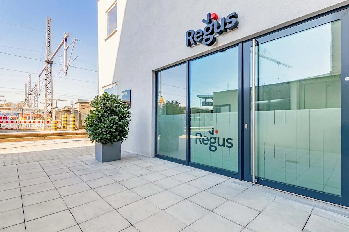 Office space for rent: Viktoriastrasse 3b, Augsburg