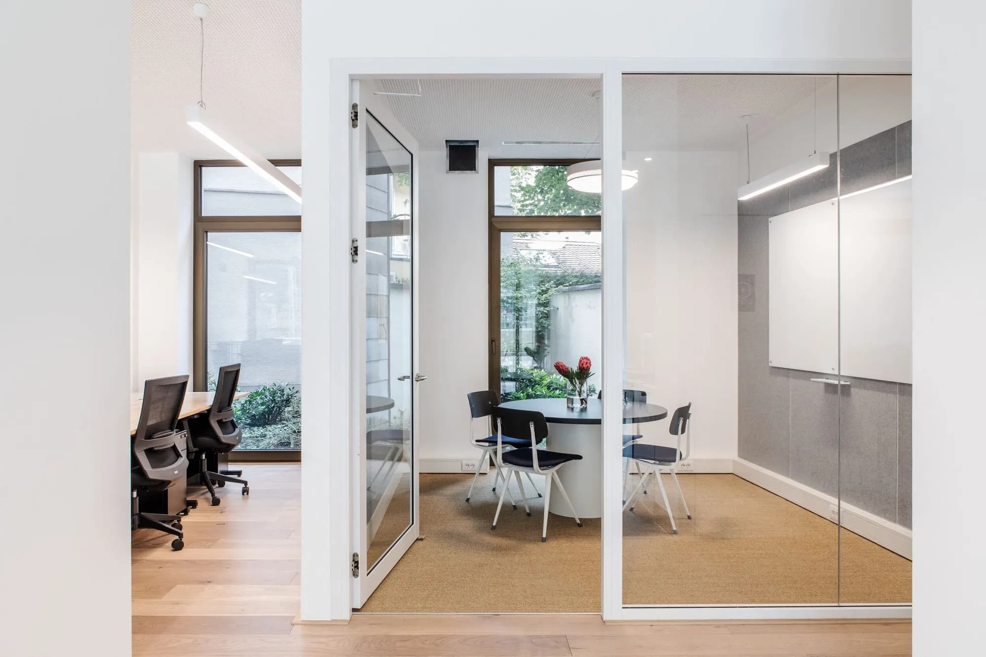 Office space for rent: Oskar-von-Miller-Ring 33, München
